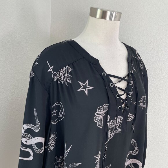 Torrid Harper Womens Plus 5X Black Tattoo Print Lace Up Blouse Roll Tab Sleeve - Picture 3 of 13